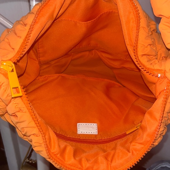 Urban Outfitters MAX QUILTED CROSSBODY BAG IN ORANGE - Picture 4 of 5